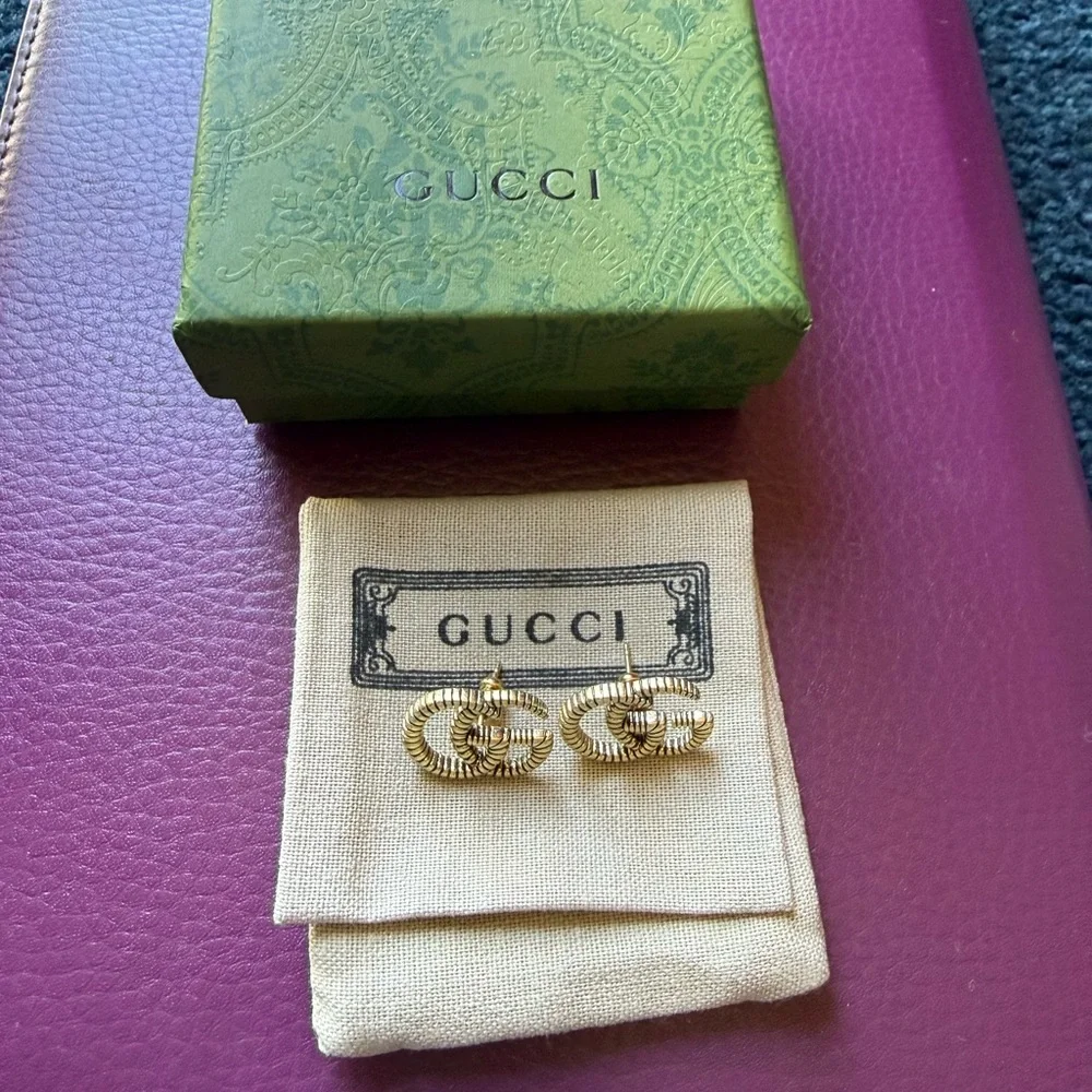 GUCCI Vintage Gold GG Monogram Earrings - Picture 2 of 5